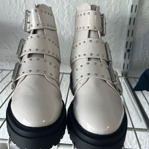 Steve Madden size 8 cream color buckle studded boots